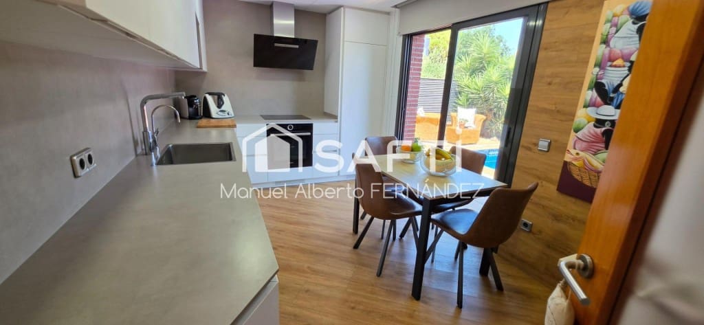 4 sovrum Villa till salu i Lloret de Mar med pool garage - 695 000 € (Ref: 9949436)