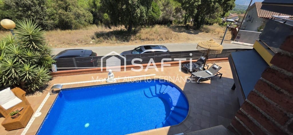 4 sovrum Villa till salu i Lloret de Mar med pool garage - 695 000 € (Ref: 9949436)
