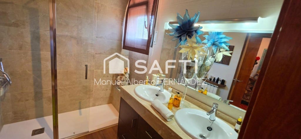 4 sovrum Villa till salu i Lloret de Mar med pool garage - 695 000 € (Ref: 9949436)