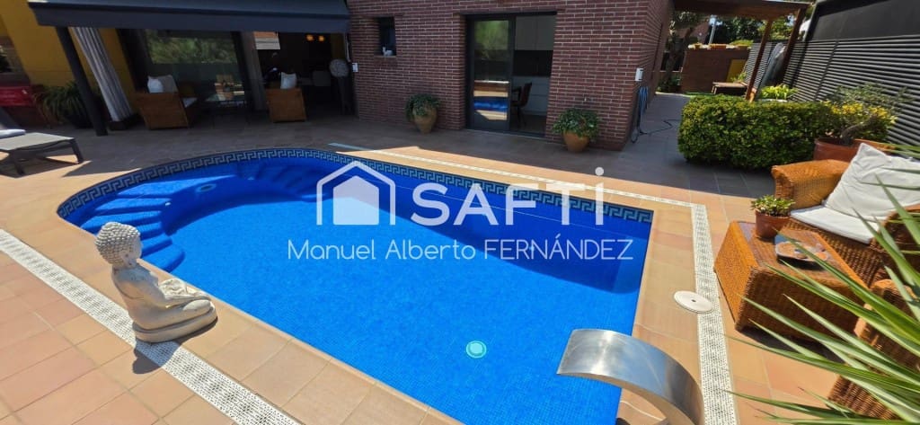 4 sovrum Villa till salu i Lloret de Mar med pool garage - 695 000 € (Ref: 9949436)