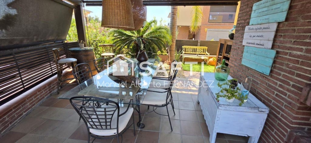 4 sovrum Villa till salu i Lloret de Mar med pool garage - 695 000 € (Ref: 9949436)
