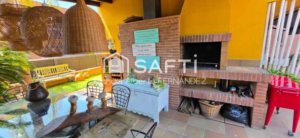 4 sovrum Villa till salu i Lloret de Mar med pool garage - 695 000 € (Ref: 9949436)