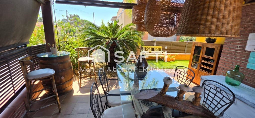 4 sovrum Villa till salu i Lloret de Mar med pool garage - 695 000 € (Ref: 9949436)