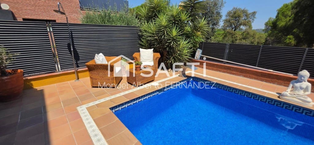 4 sovrum Villa till salu i Lloret de Mar med pool garage - 695 000 € (Ref: 9949436)