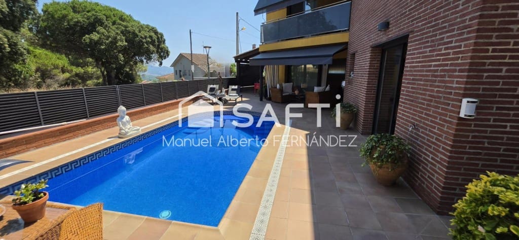 4 sovrum Villa till salu i Lloret de Mar med pool garage - 695 000 € (Ref: 9949436)