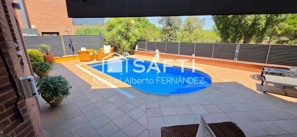 4 sovrum Villa till salu i Lloret de Mar med pool garage - 695 000 € (Ref: 9949436)