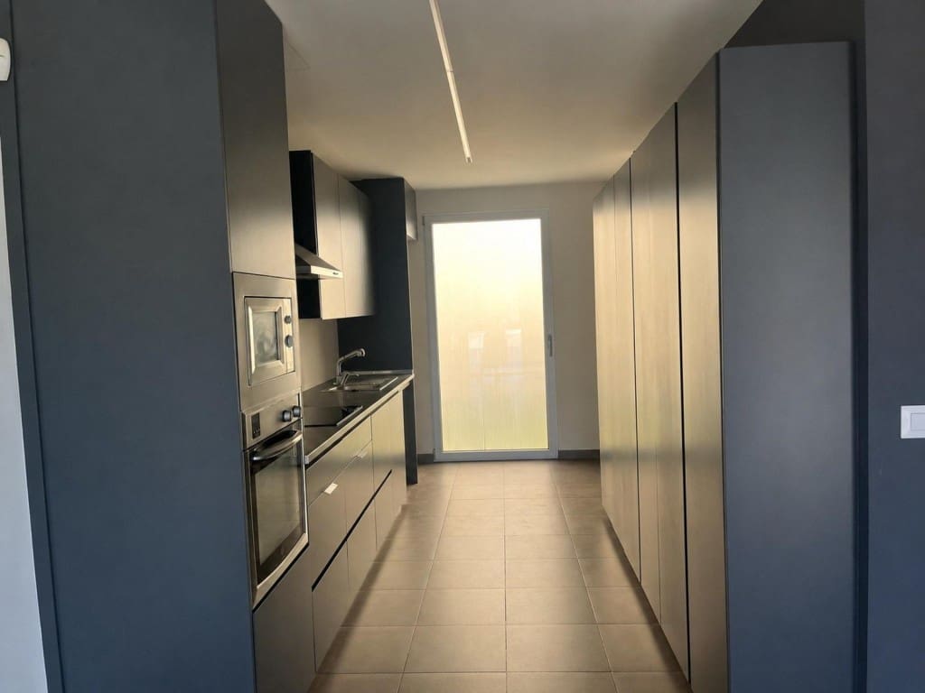 3 bedroom Villa for sale in Almansa with garage - € 365,000 (Ref: 9949447)