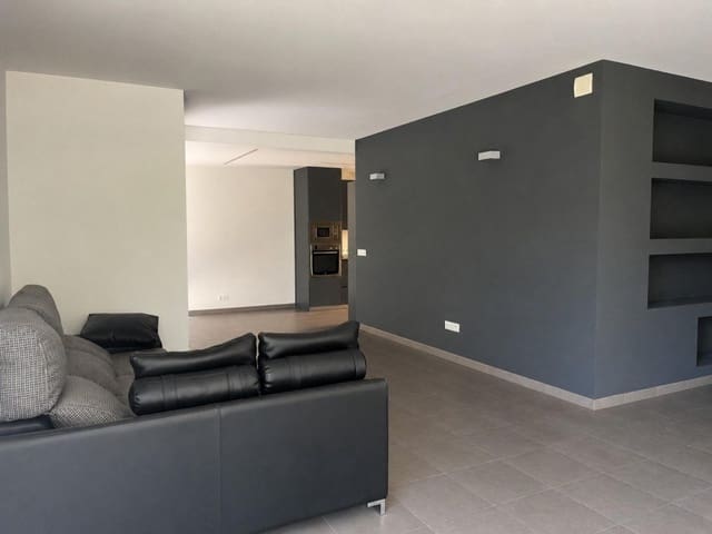 3 soveværelse Villa til salg i Almansa med garage - € 365.000 (Ref: 9949447)