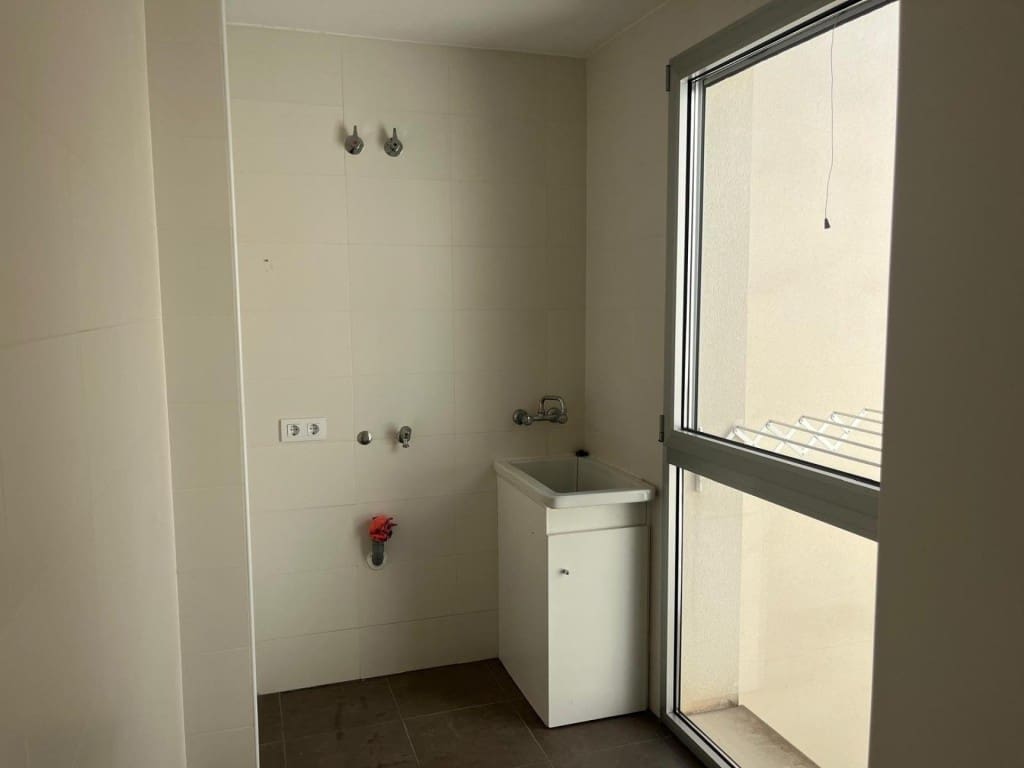 3 bedroom Villa for sale in Almansa with garage - € 365,000 (Ref: 9949447)