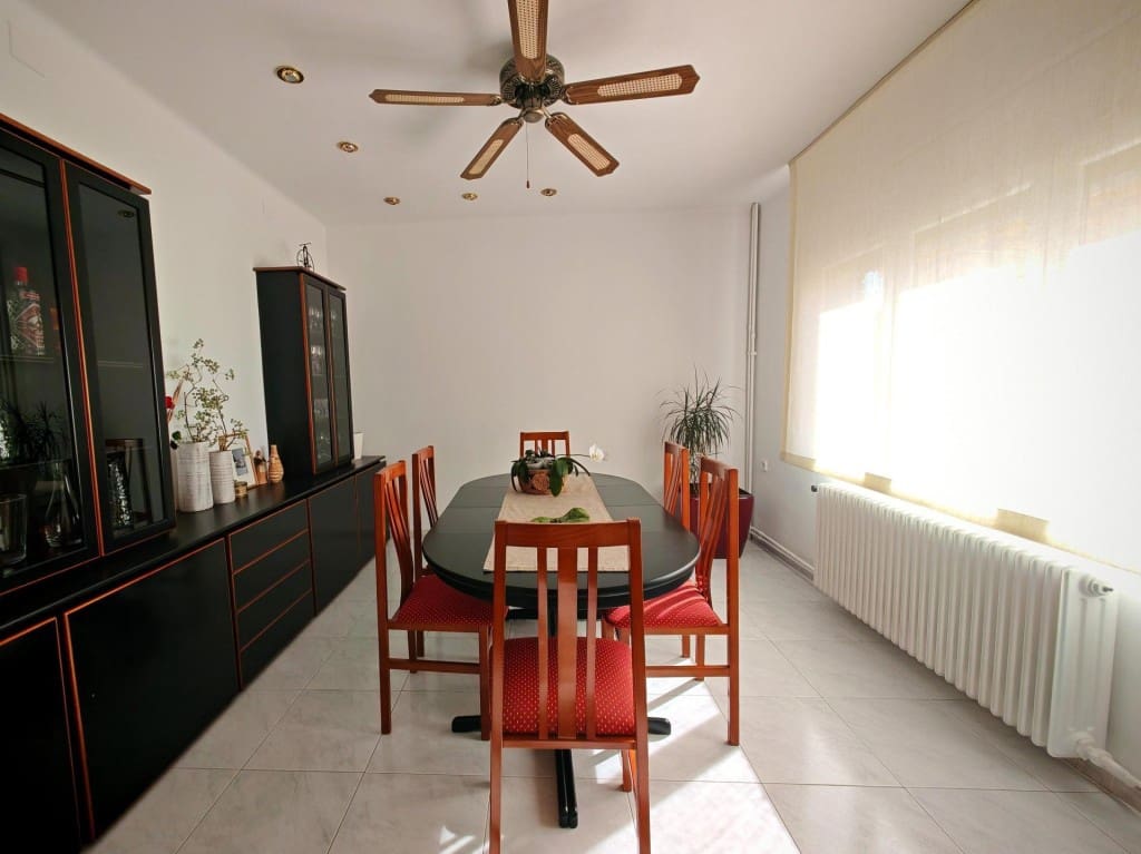 4 soverom Villa til salgs i Breda med garasje - € 329 000 (Ref: 9952329)