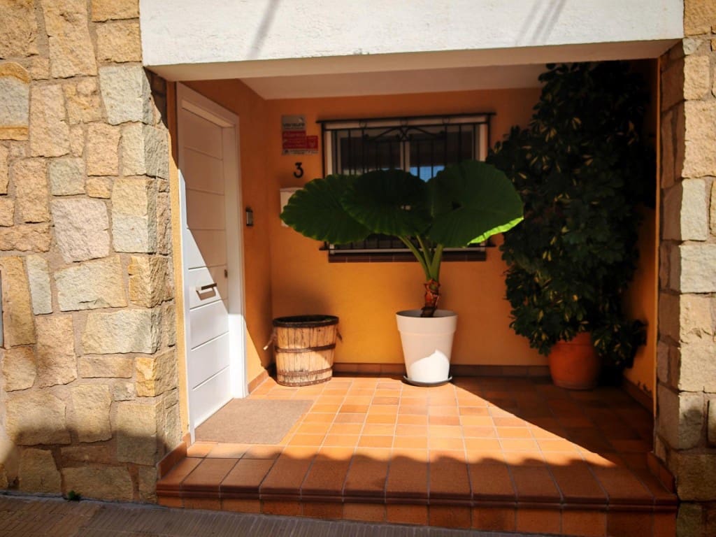 4 soverom Villa til salgs i Breda med garasje - € 329 000 (Ref: 9952329)