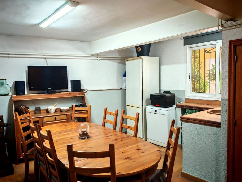 4 soverom Villa til salgs i Breda med garasje - € 329 000 (Ref: 9952329)