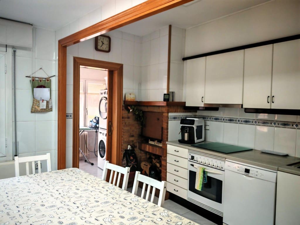 4 soverom Villa til salgs i Breda med garasje - € 329 000 (Ref: 9952329)