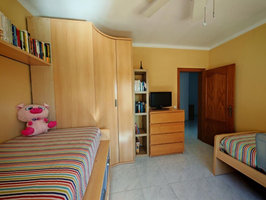 4 soverom Villa til salgs i Breda med garasje - € 329 000 (Ref: 9952329)
