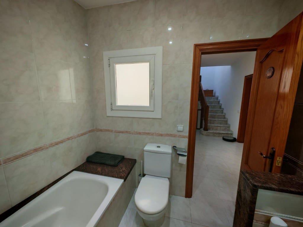4 soverom Villa til salgs i Breda med garasje - € 329 000 (Ref: 9952329)