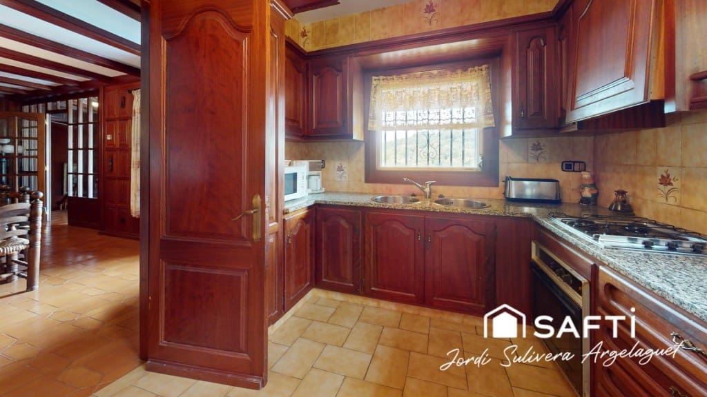 4 slaapkamer Villa te koop in Santa Cristina d'Aro met zwembad - € 780.000 (Ref: 9952333)