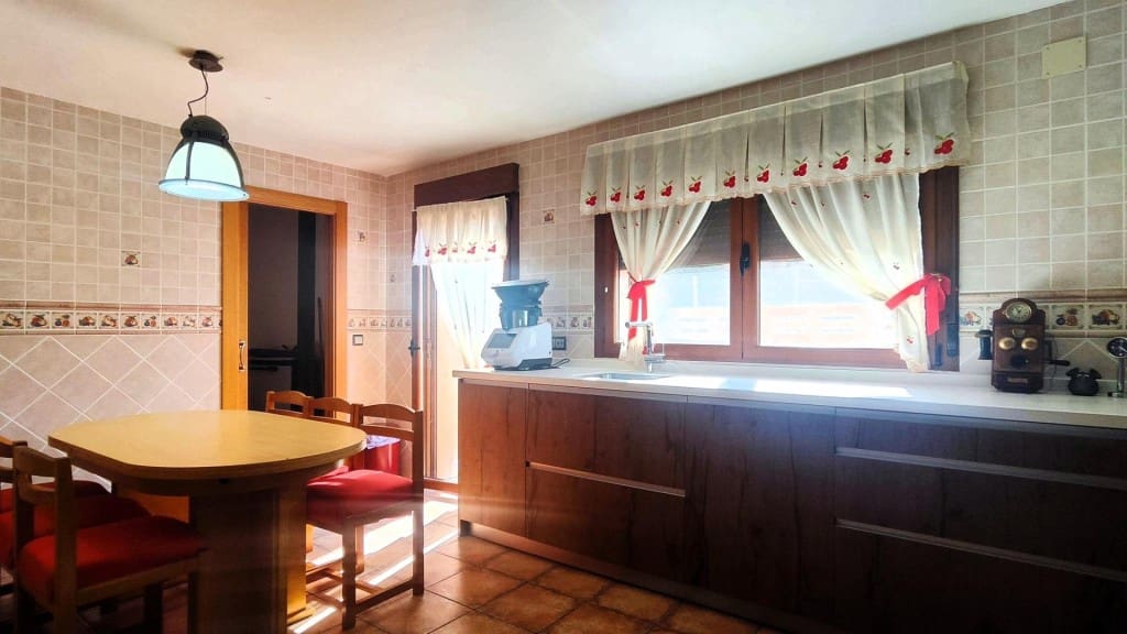 6 sovrum Villa till salu i Cuadros - 299 000 € (Ref: 9952336)