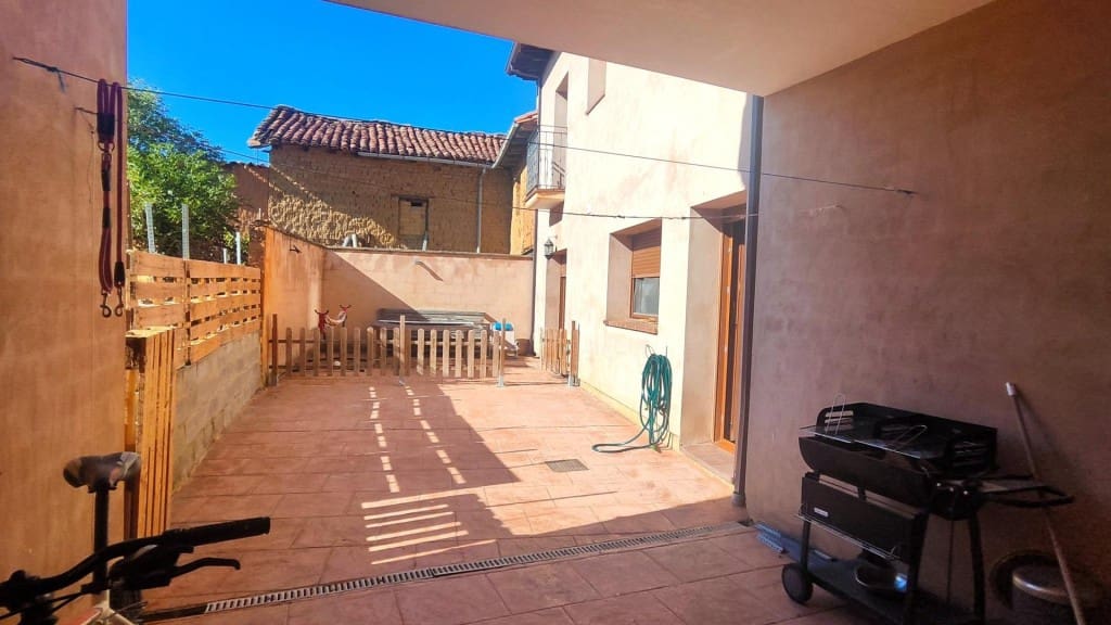 6 sovrum Villa till salu i Cuadros - 299 000 € (Ref: 9952336)