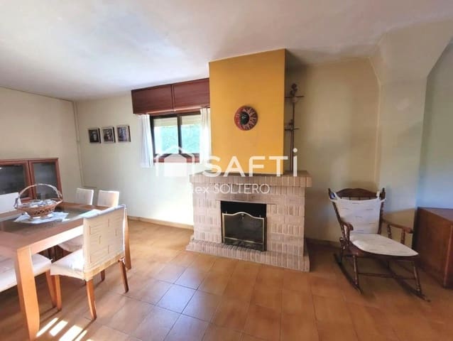 5 bedroom Villa for rent in Vigo with garage - € 2,300 (Ref: 9952338)