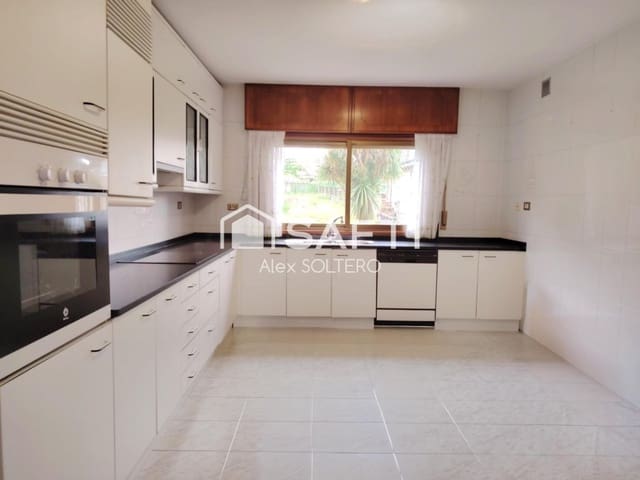 5 bedroom Villa for rent in Vigo with garage - € 2,300 (Ref: 9952338)