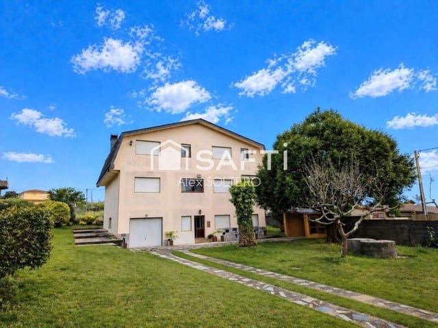 5 bedroom Villa for rent in Vigo with garage - € 2,300 (Ref: 9952338)