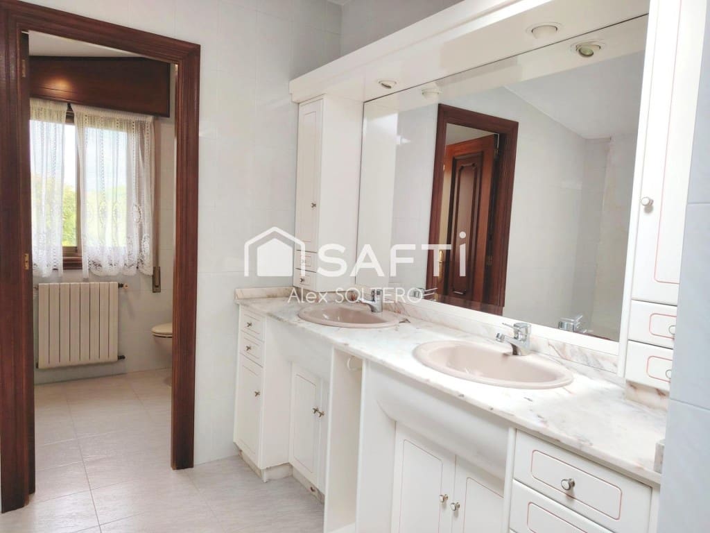 5 soveværelse Villa til leje i Vigo med garage - € 2.300 (Ref: 9952338)