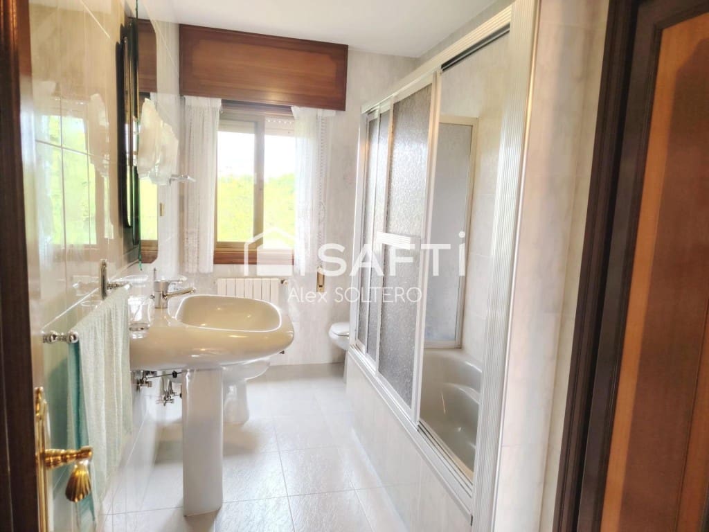 5 soveværelse Villa til leje i Vigo med garage - € 2.300 (Ref: 9952338)