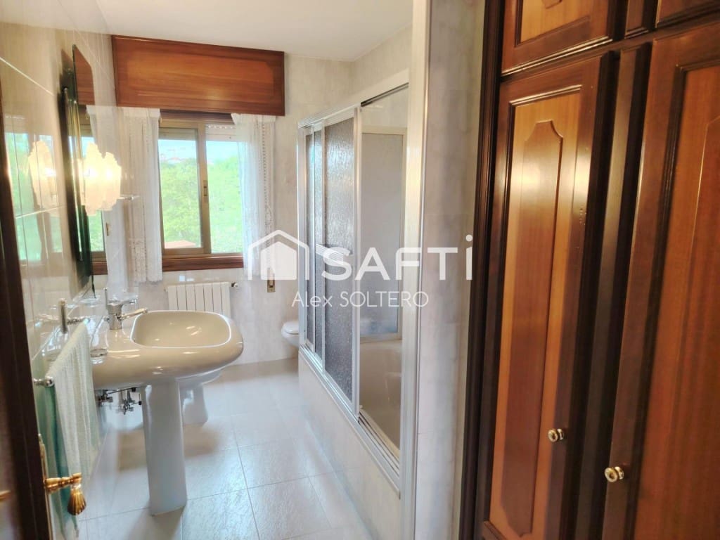 5 soveværelse Villa til leje i Vigo med garage - € 2.300 (Ref: 9952338)