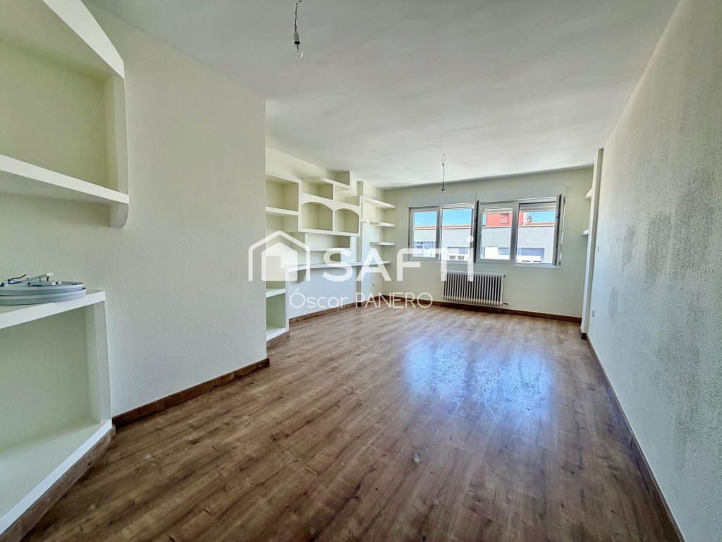 4 slaapkamer Appartement te koop in Leon stad - € 220.000 (Ref: 9952341)