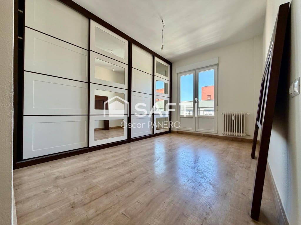 4 slaapkamer Appartement te koop in Leon stad - € 220.000 (Ref: 9952341)