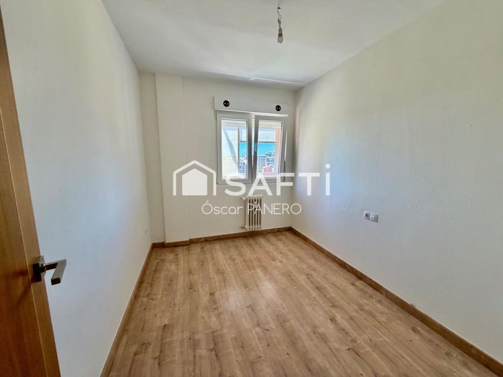 4 slaapkamer Appartement te koop in Leon stad - € 220.000 (Ref: 9952341)