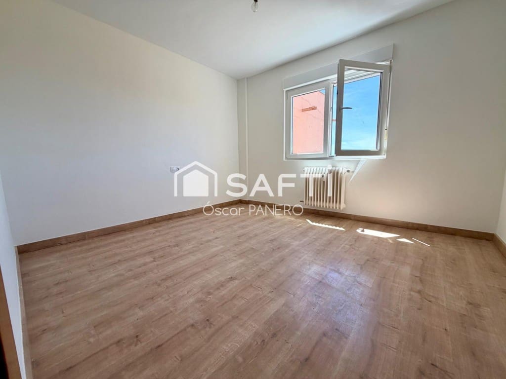 4 slaapkamer Appartement te koop in Leon stad - € 220.000 (Ref: 9952341)