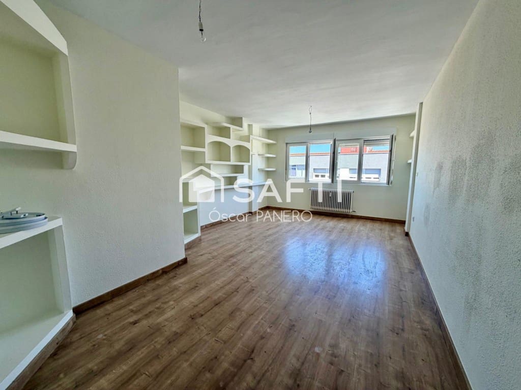 4 slaapkamer Appartement te koop in Leon stad - € 220.000 (Ref: 9952341)