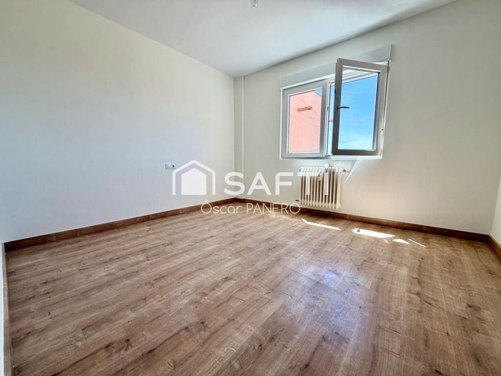 4 slaapkamer Appartement te koop in Leon stad - € 220.000 (Ref: 9952341)