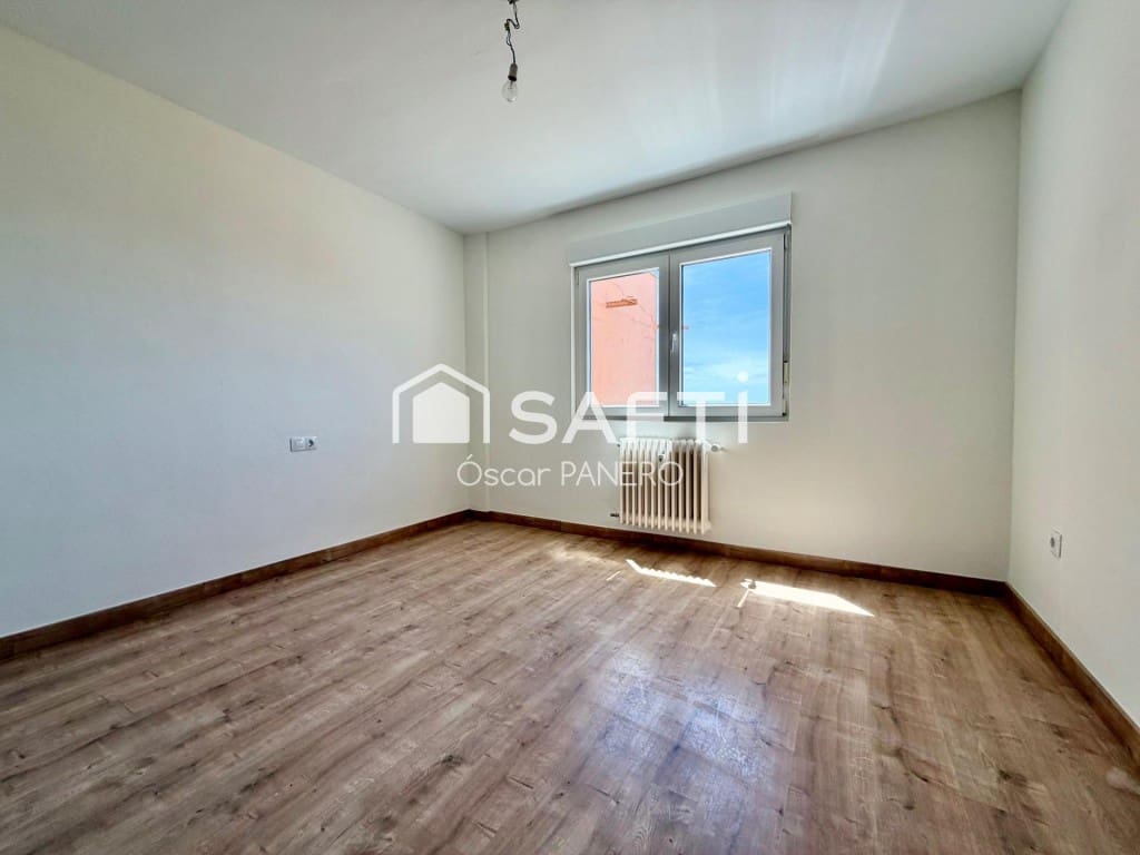 4 slaapkamer Appartement te koop in Leon stad - € 220.000 (Ref: 9952341)
