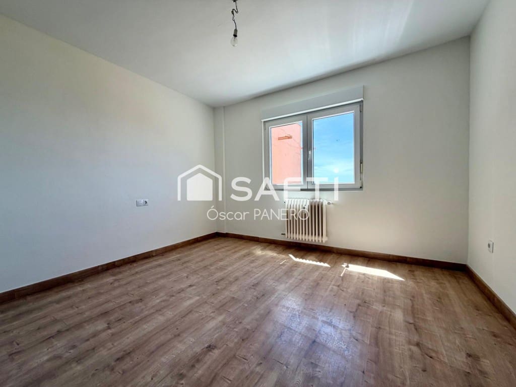 4 slaapkamer Appartement te koop in Leon stad - € 220.000 (Ref: 9952341)