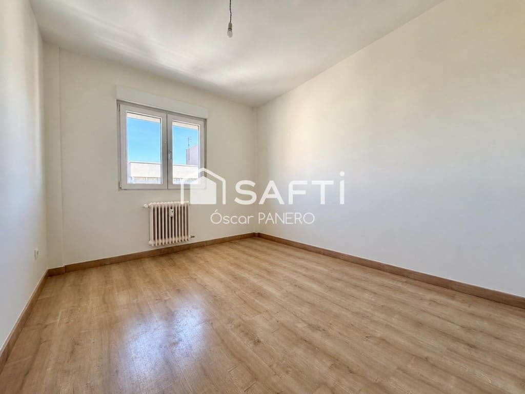 4 slaapkamer Appartement te koop in Leon stad - € 220.000 (Ref: 9952341)