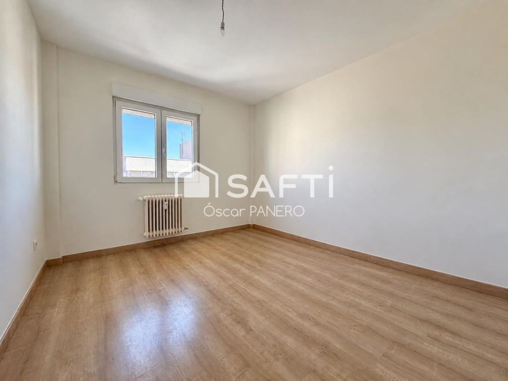 4 slaapkamer Appartement te koop in Leon stad - € 220.000 (Ref: 9952341)