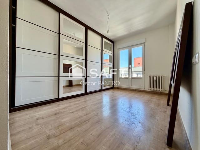 4 slaapkamer Appartement te koop in León stad - € 220.000 (Ref: 9952341)