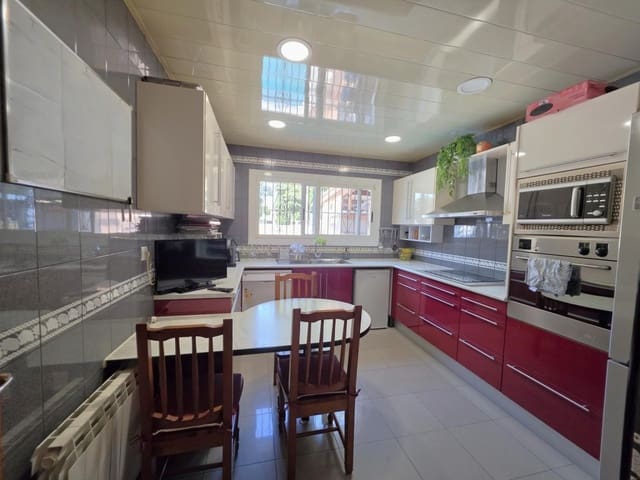 5 sovrum Radhus till salu i Sant Pere de Ribes med pool - 560 000 € (Ref: 9952342)
