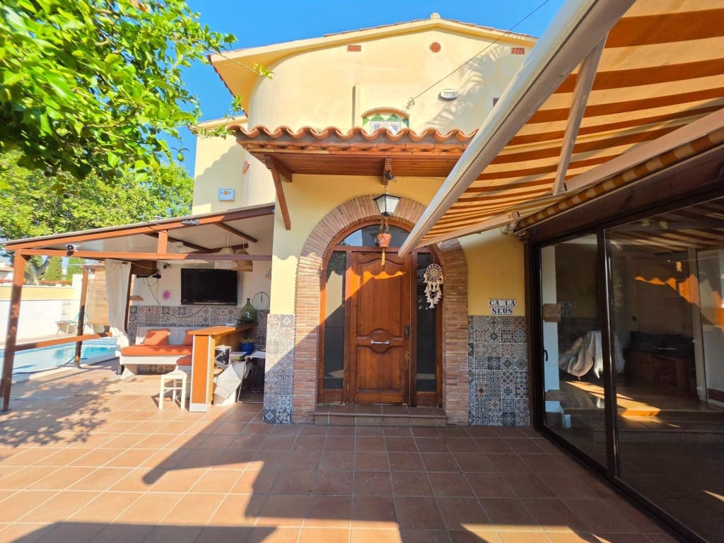 5 sovrum Radhus till salu i Sant Pere de Ribes med pool - 560 000 € (Ref: 9952342)