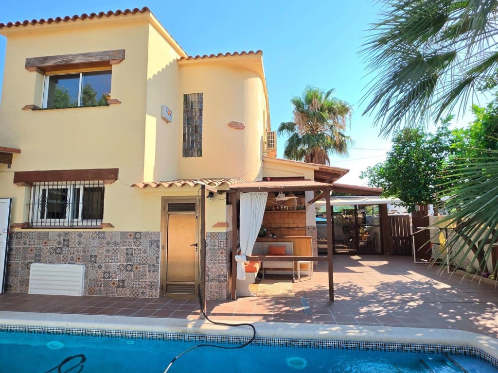 5 sovrum Radhus till salu i Sant Pere de Ribes med pool - 560 000 € (Ref: 9952342)