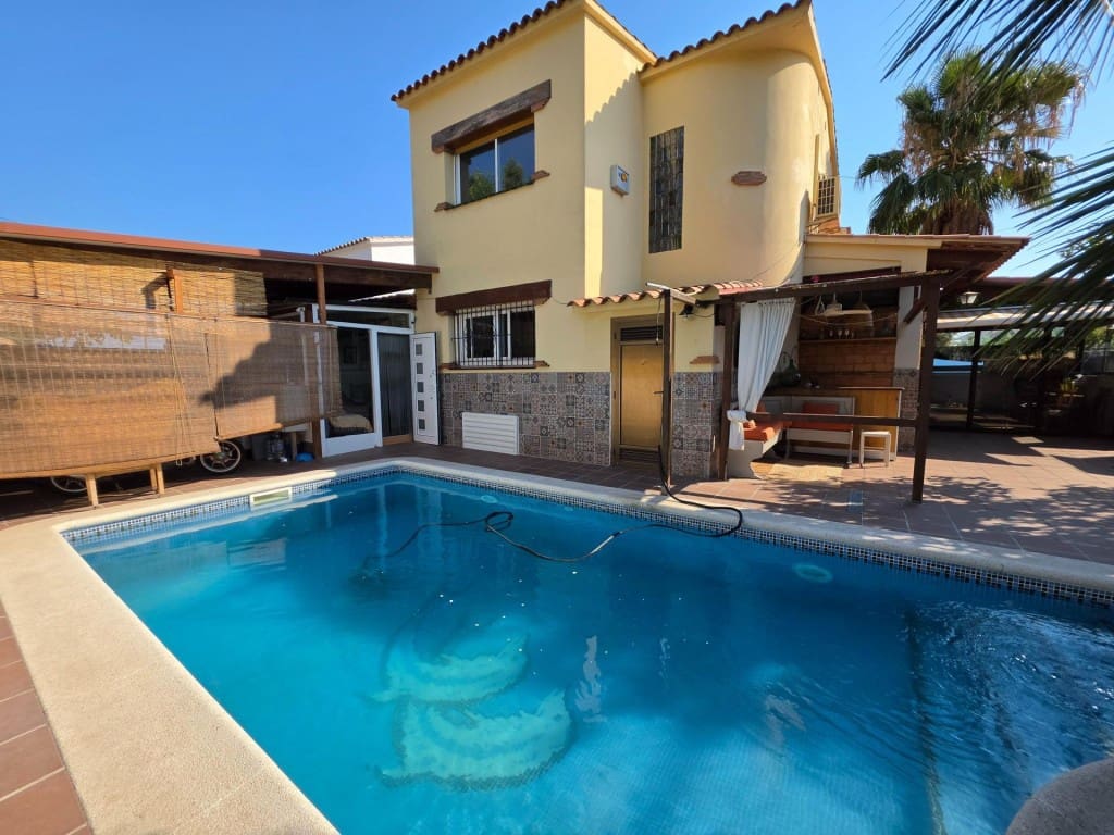 5 sovrum Radhus till salu i Sant Pere de Ribes med pool - 560 000 € (Ref: 9952342)