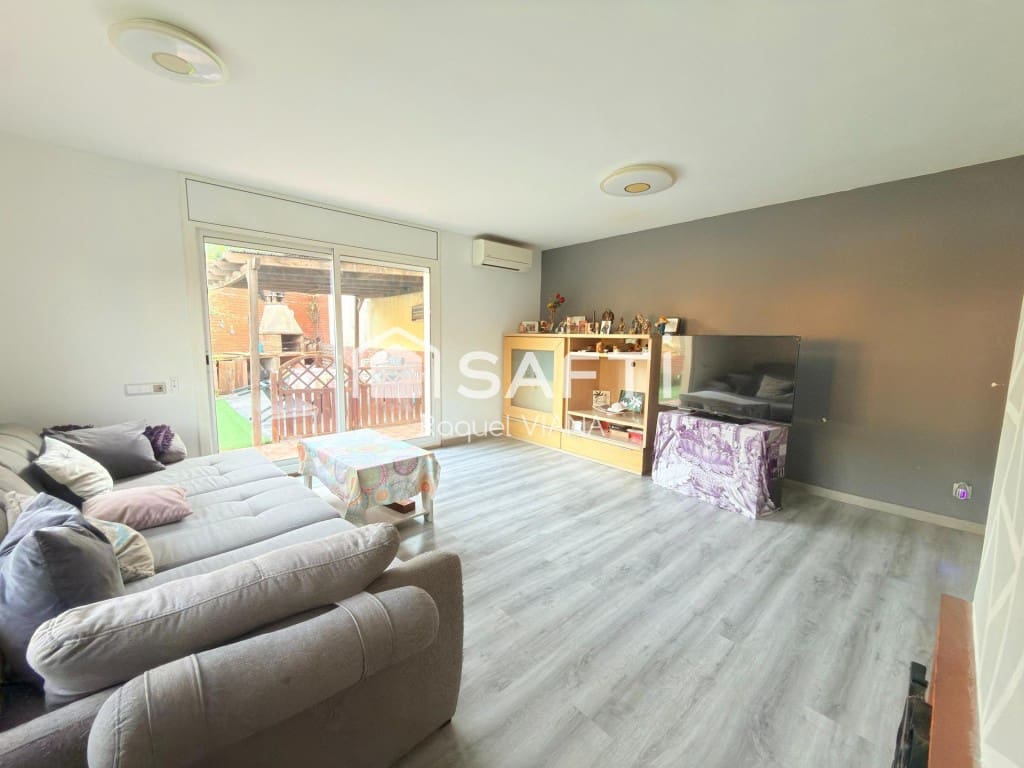 4 bedroom Villa for sale in Vallirana with garage - € 360,000 (Ref: 9953949)