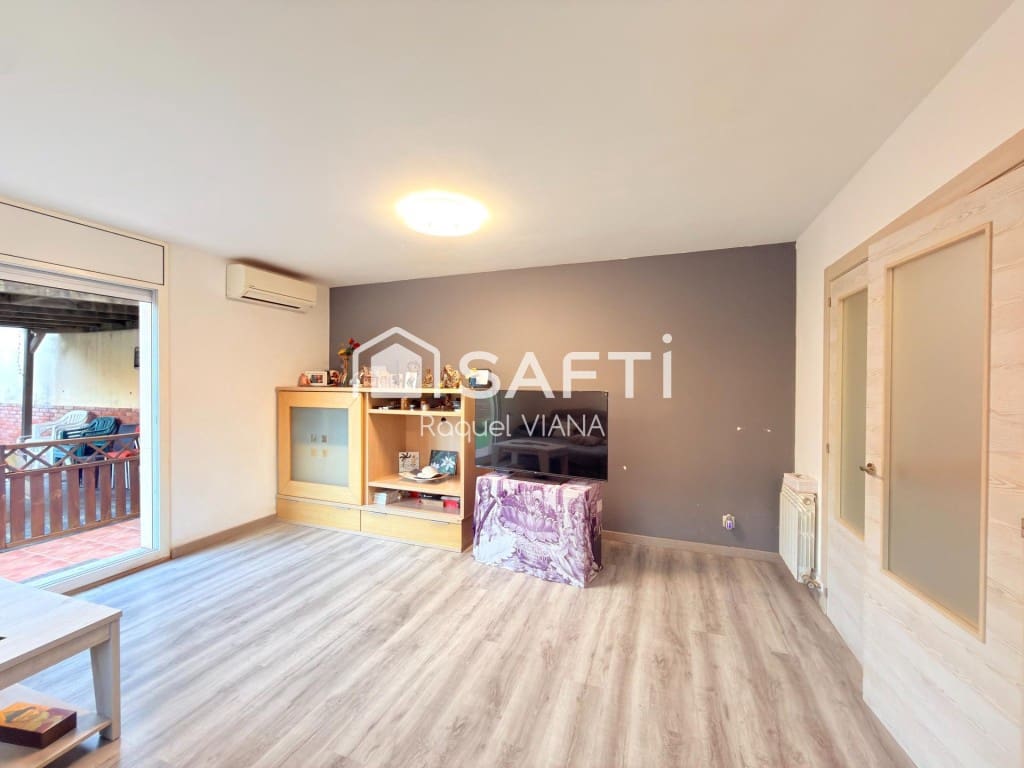 4 bedroom Villa for sale in Vallirana with garage - € 360,000 (Ref: 9953949)