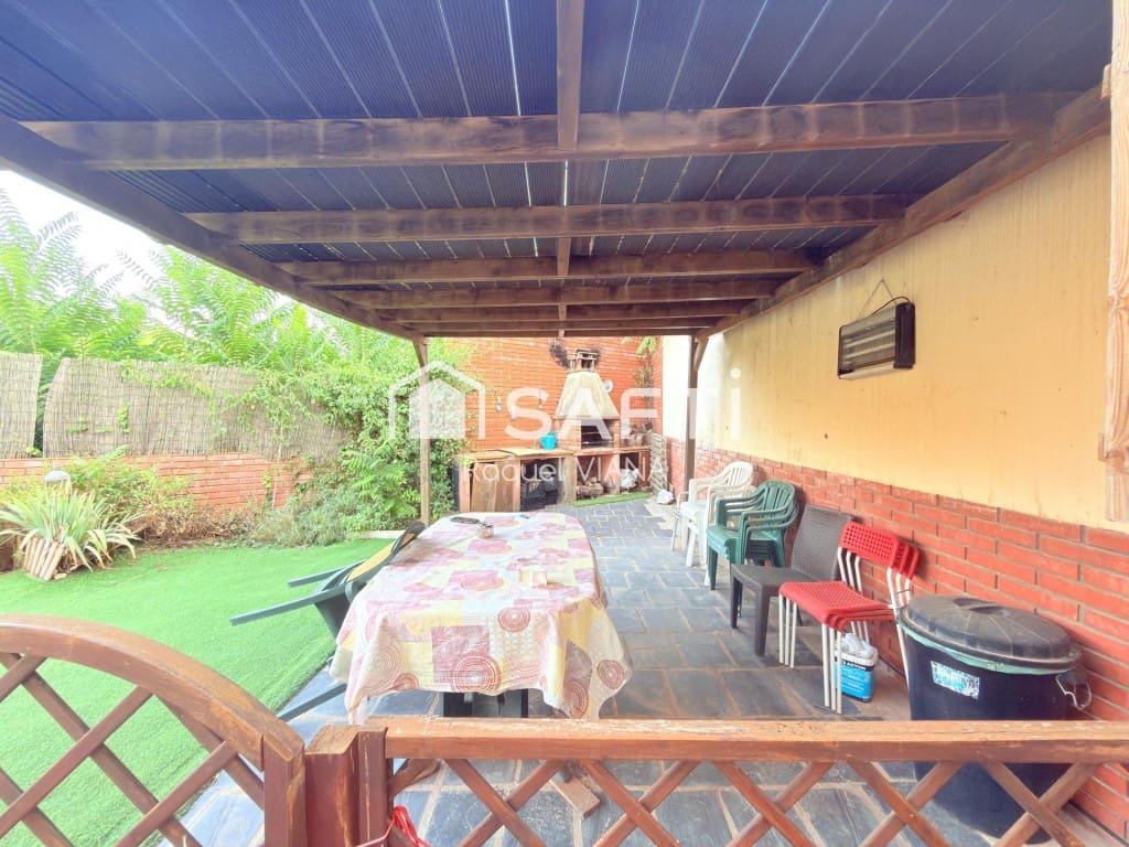 4 bedroom Villa for sale in Vallirana with garage - € 360,000 (Ref: 9953949)