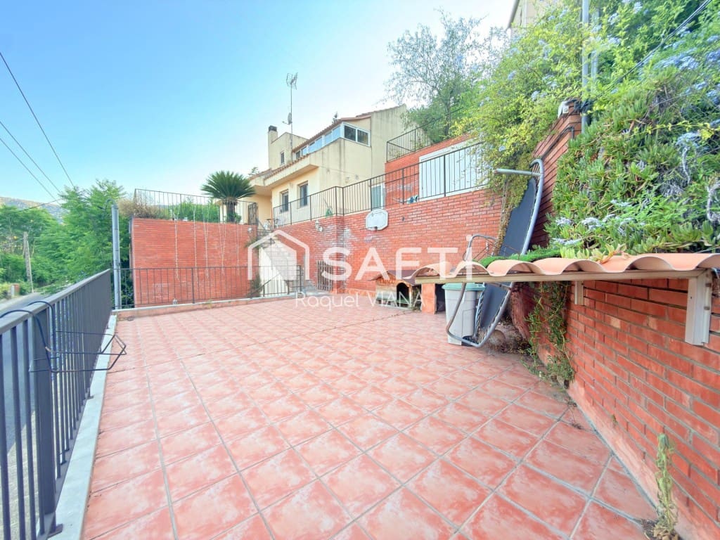 4 bedroom Villa for sale in Vallirana with garage - € 360,000 (Ref: 9953949)