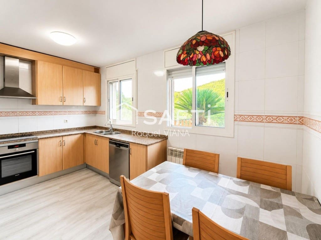 4 bedroom Villa for sale in Vallirana with garage - € 360,000 (Ref: 9953949)