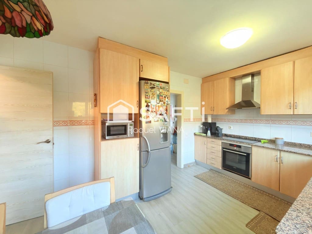 4 bedroom Villa for sale in Vallirana with garage - € 360,000 (Ref: 9953949)