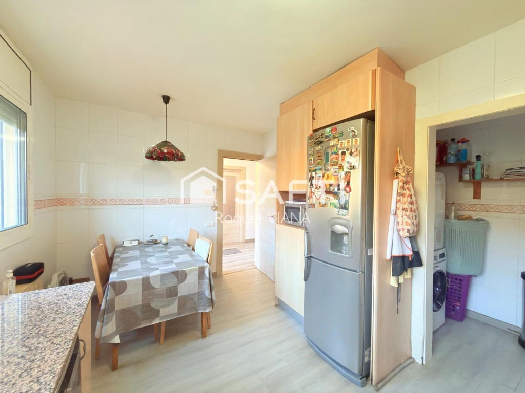 4 bedroom Villa for sale in Vallirana with garage - € 360,000 (Ref: 9953949)